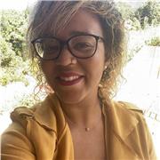 Je vais enseigner principalement aux élèves jusqu'au niveau de la troisième, et pour certains cours, je suis également capable d'e